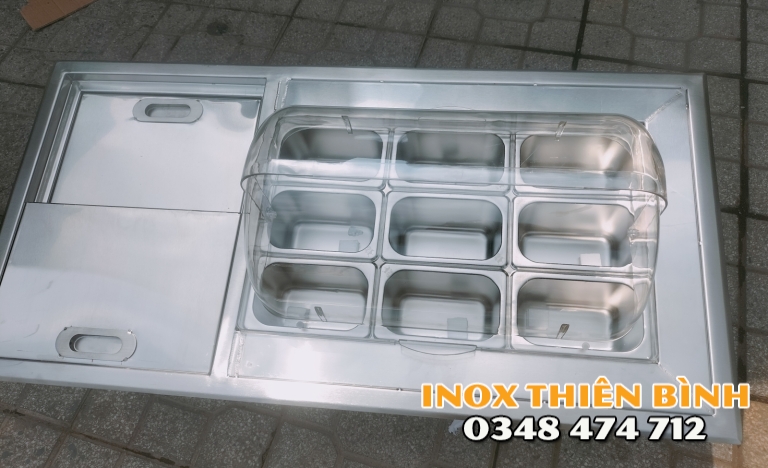 Thùng đá có 9 khay nắp mica tròn