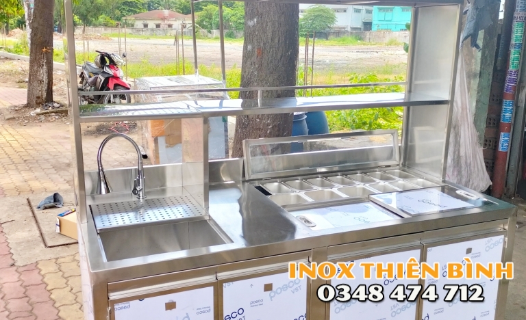 Quầy pha chế 1m6 có 10 khay 1.5l