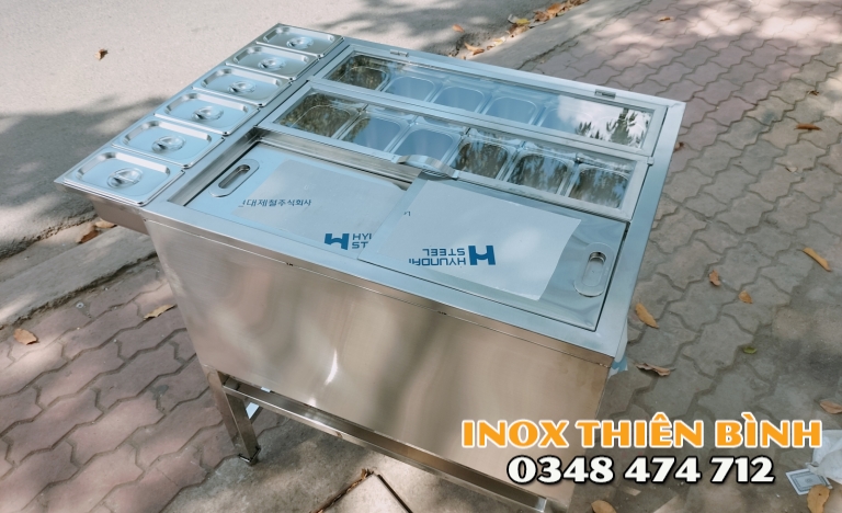 Thùng đá có chân 12 giữ lạnh + 6 khay không lạnh