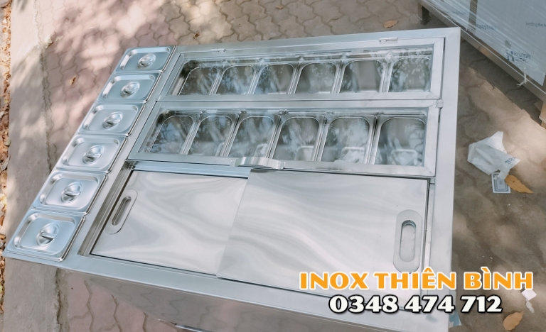 Thùng đá có chân 12 giữ lạnh + 6 khay không lạnh