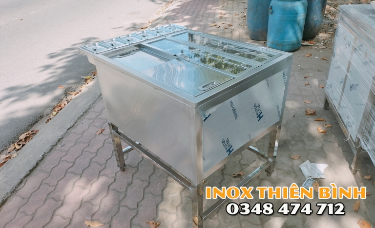 Thùng đá có chân 12 giữ lạnh + 6 khay không lạnh