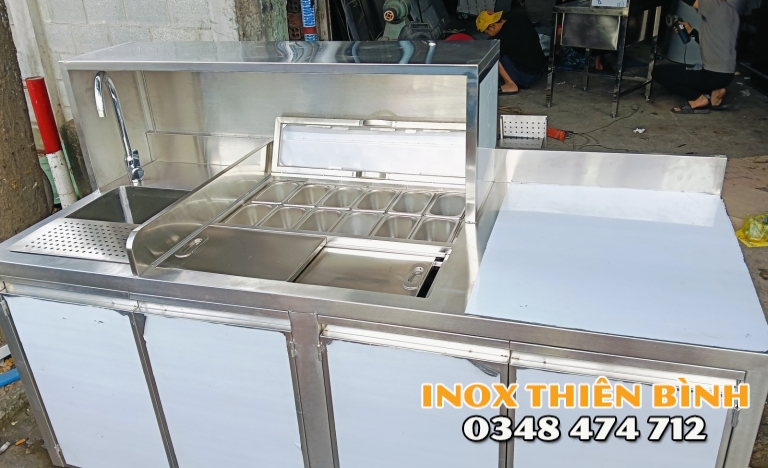 Quầy pha chế 1m8 có 12 khay