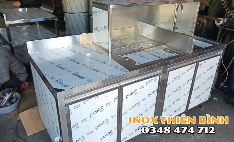 Quầy pha chế 1m8 có 10 khay
